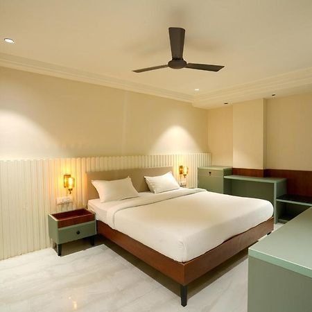 Hotel Square 36 Kota  Buitenkant foto