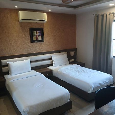 Hotel Square 36 Kota  Buitenkant foto