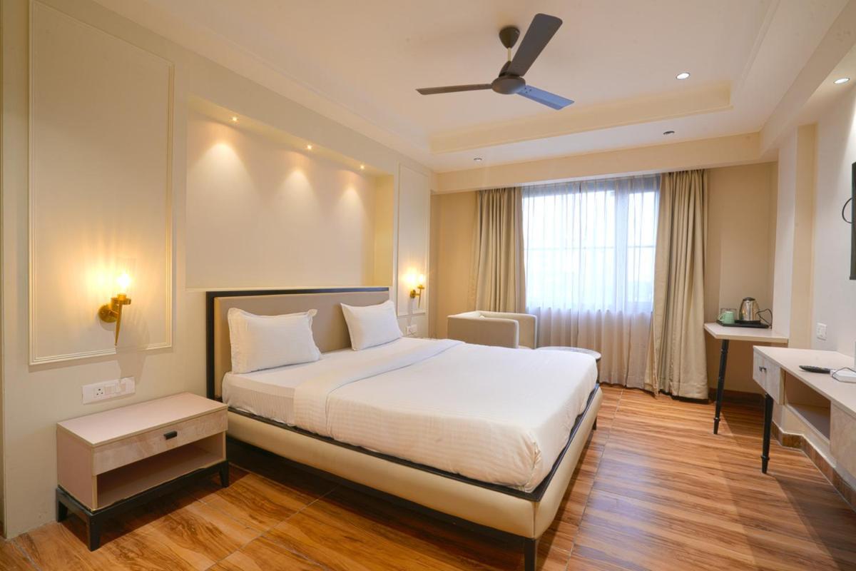 Hotel Square 36 Kota  Buitenkant foto