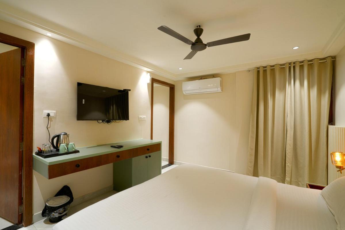 Hotel Square 36 Kota  Buitenkant foto