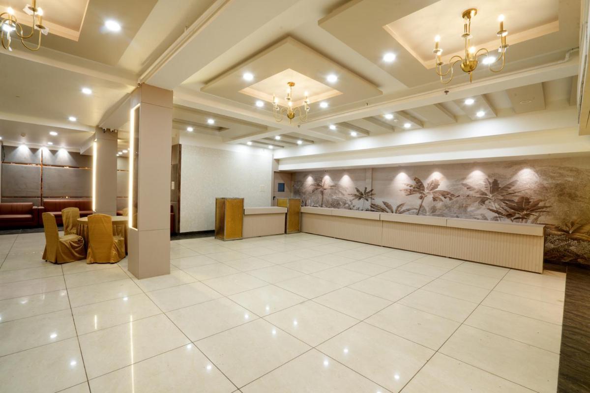 Hotel Square 36 Kota  Buitenkant foto