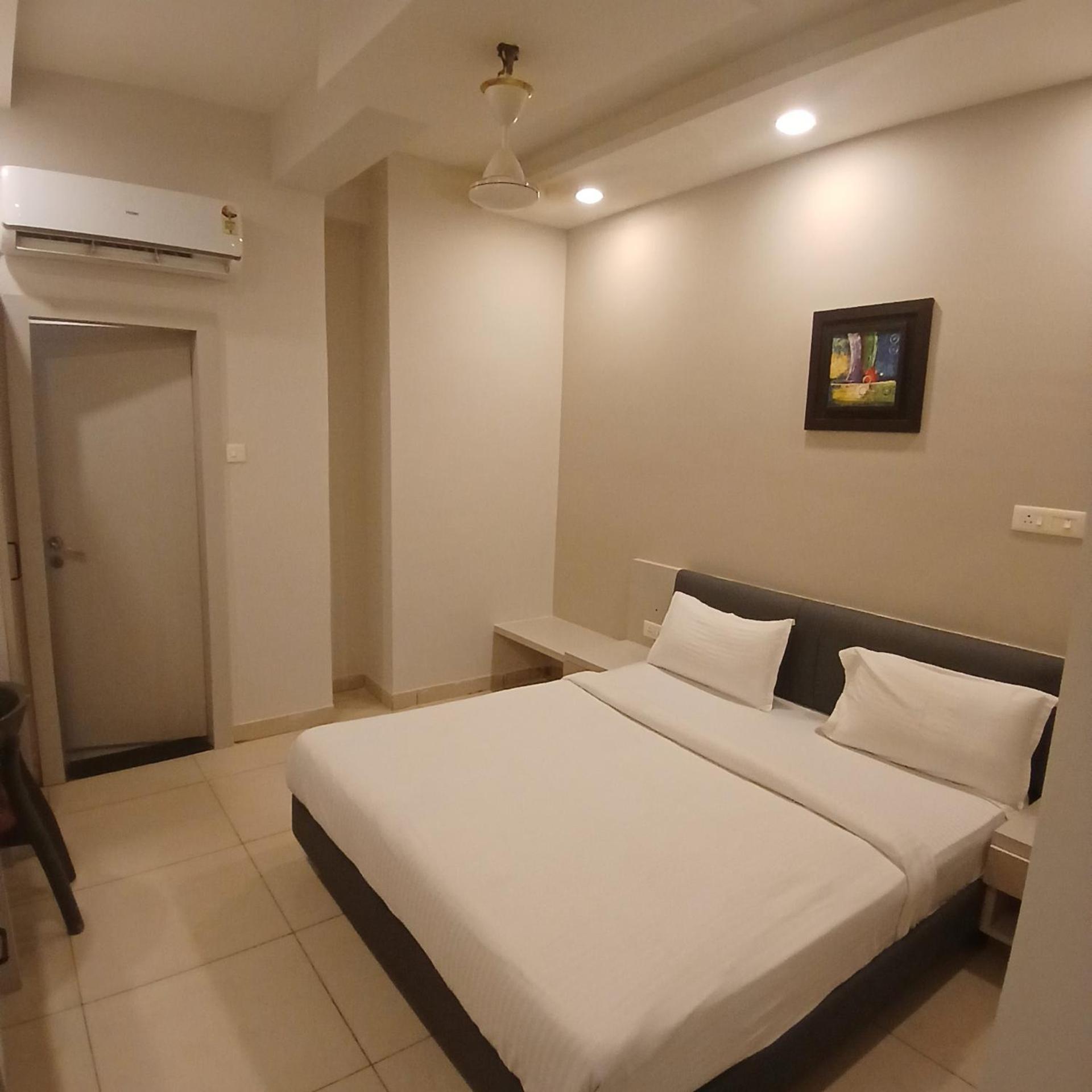 Hotel Square 36 Kota  Buitenkant foto