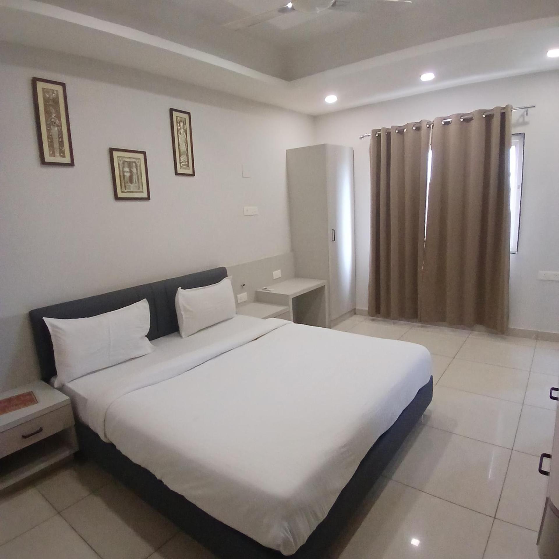 Hotel Square 36 Kota  Buitenkant foto