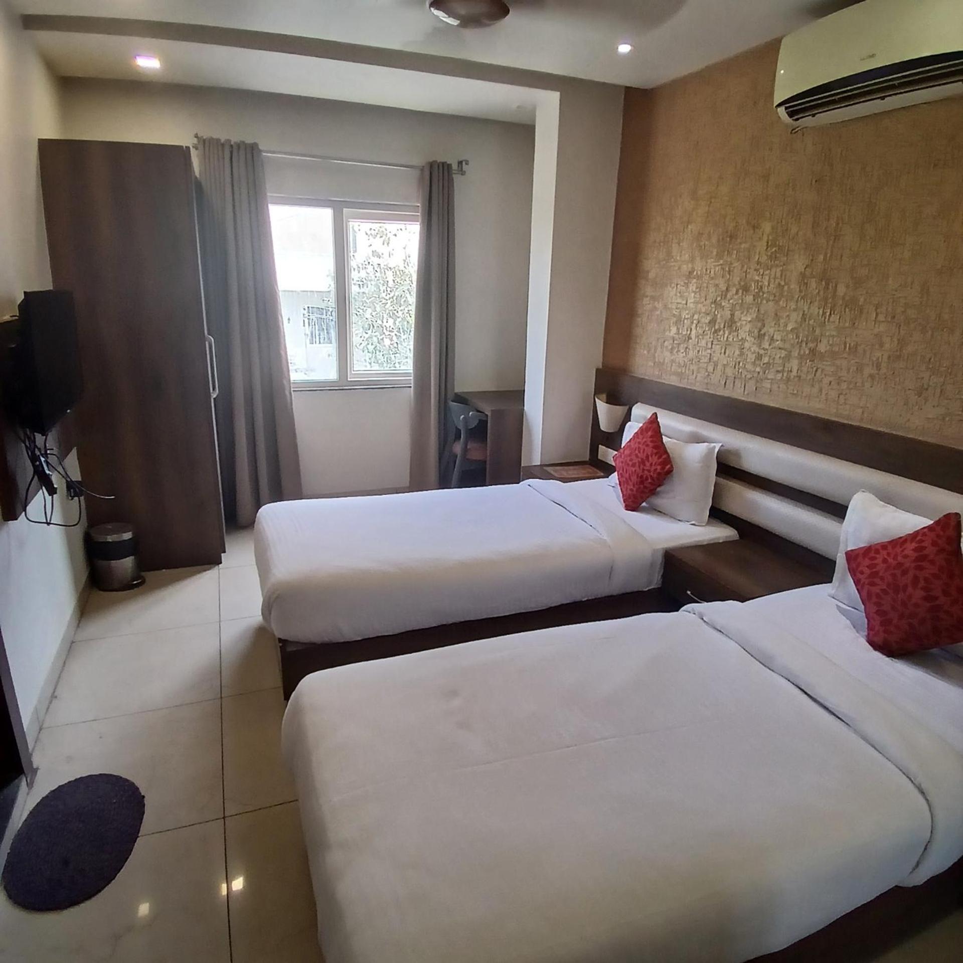 Hotel Square 36 Kota  Buitenkant foto